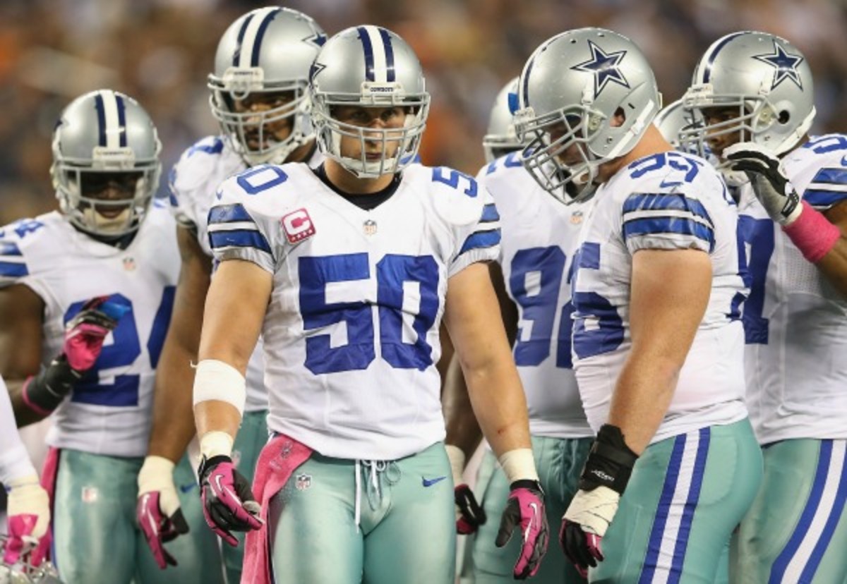 Sean Lee and the Cowboys have agreed to a six-year extension. (Ronald Martinez/Getty Images)