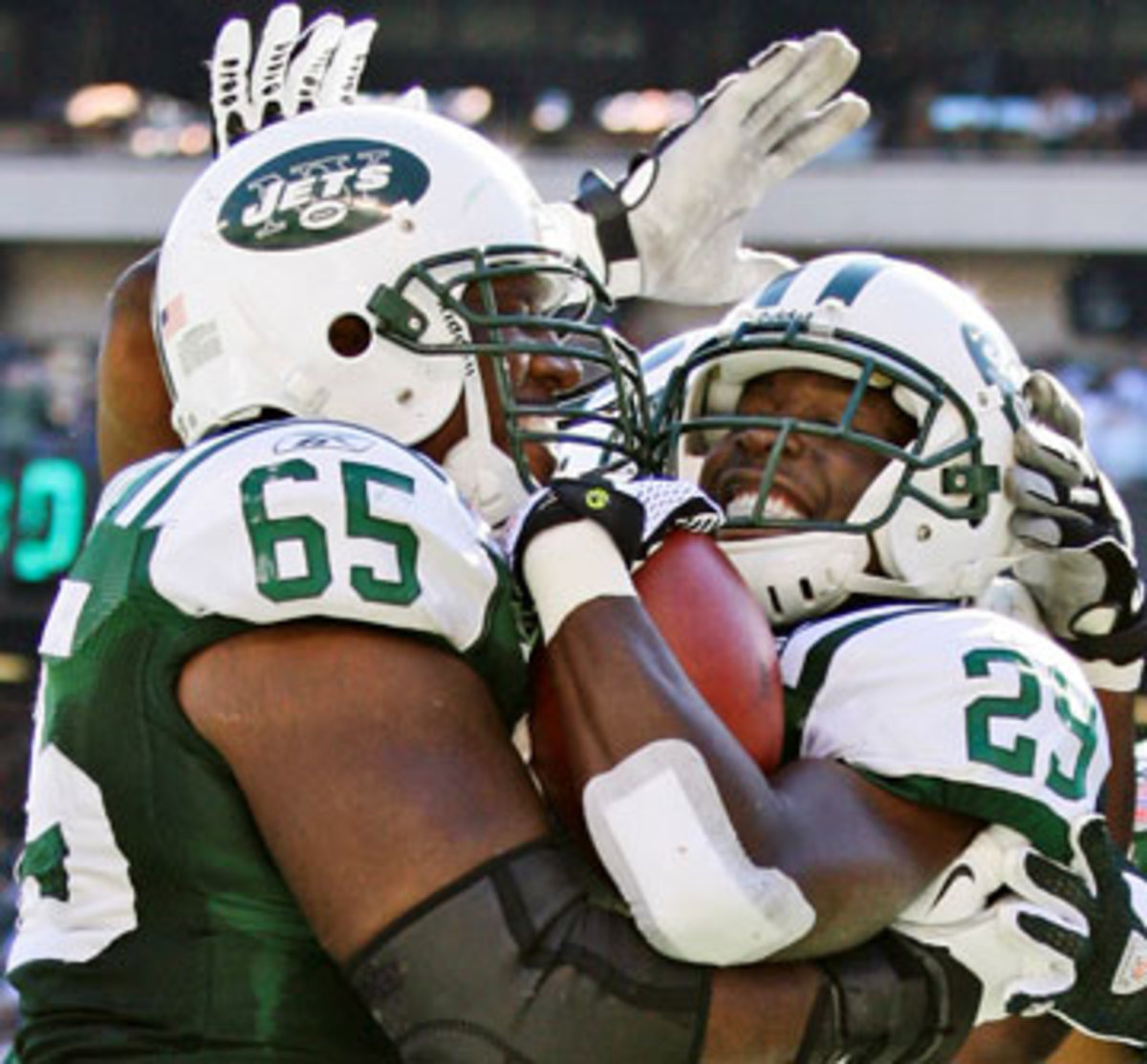 brandon-moore-celebrate-touchdown