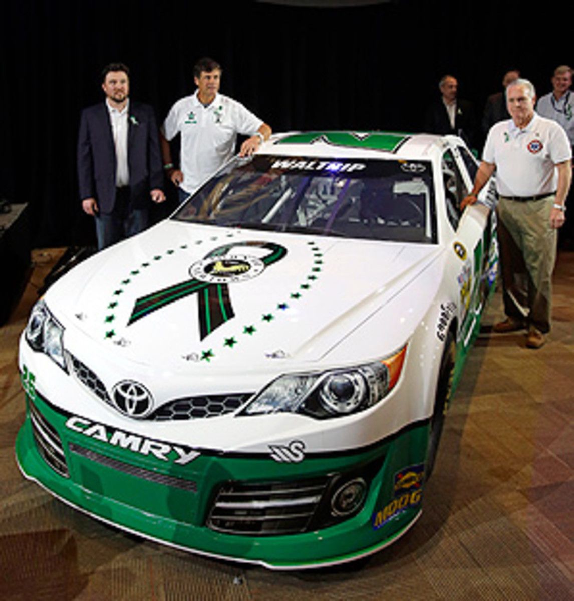 Michael Waltrip will drive No. 26 at the Daytona 500 to honor the 26 victims of the shooting at Sandy Hook Elementary School.