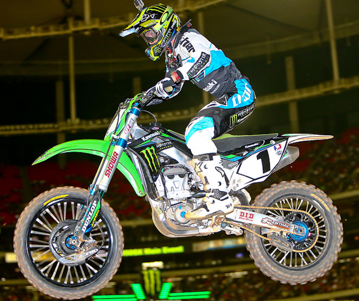 Ryan Villopoto took a lead midway through the 450SX Class race to clinch victory in St. Louis.