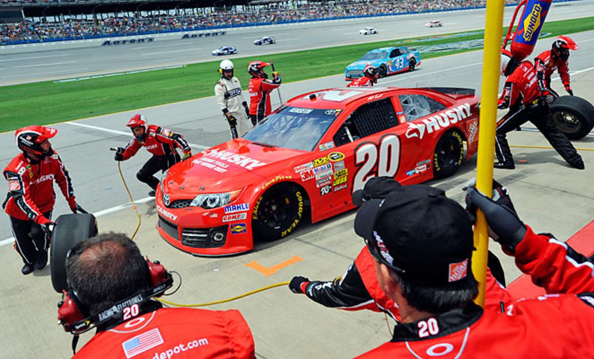 Matt Kenseth led a race-high 86 laps at Talladega before David Ragan made a late push down the stretch.