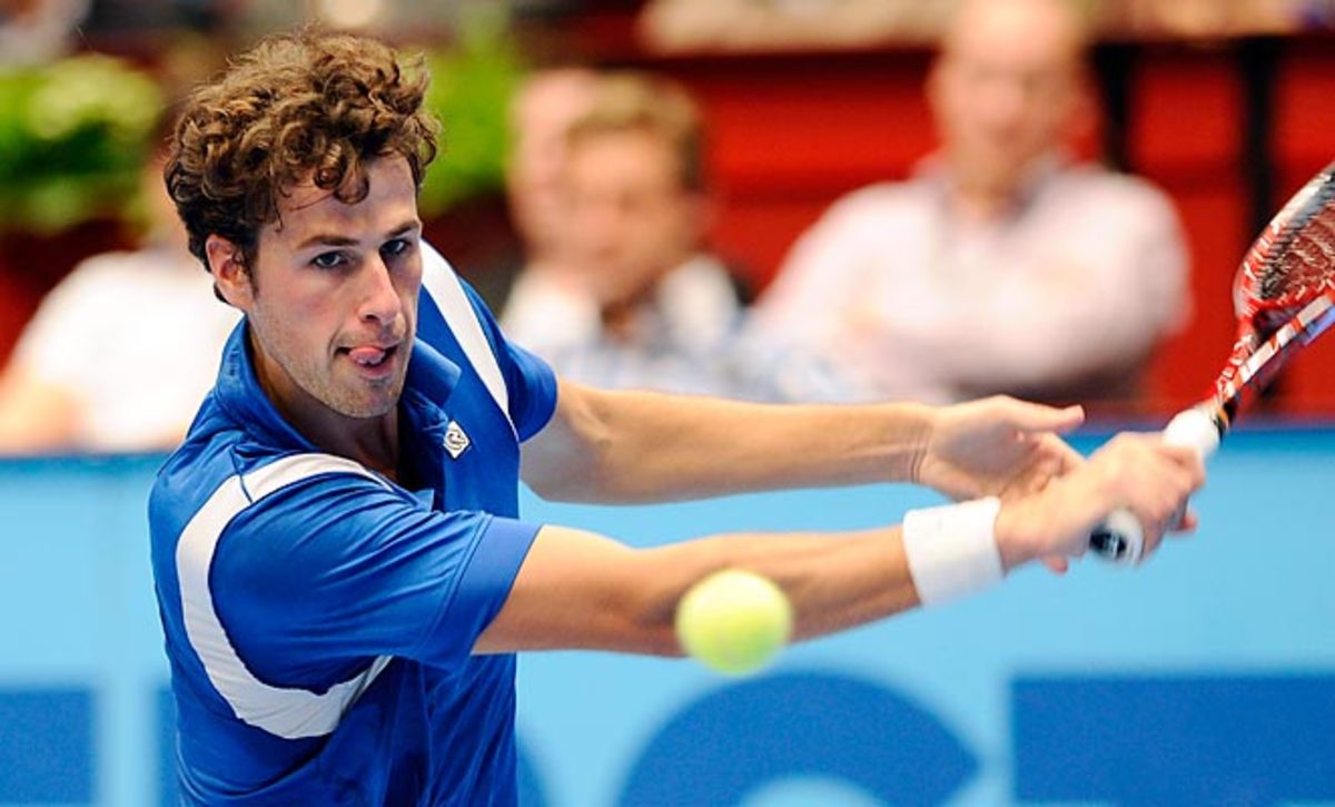 Robin Haase scored an upset of Frenchman Jo-Wilfred Tsonga to set up a final date with Tommy Haas.