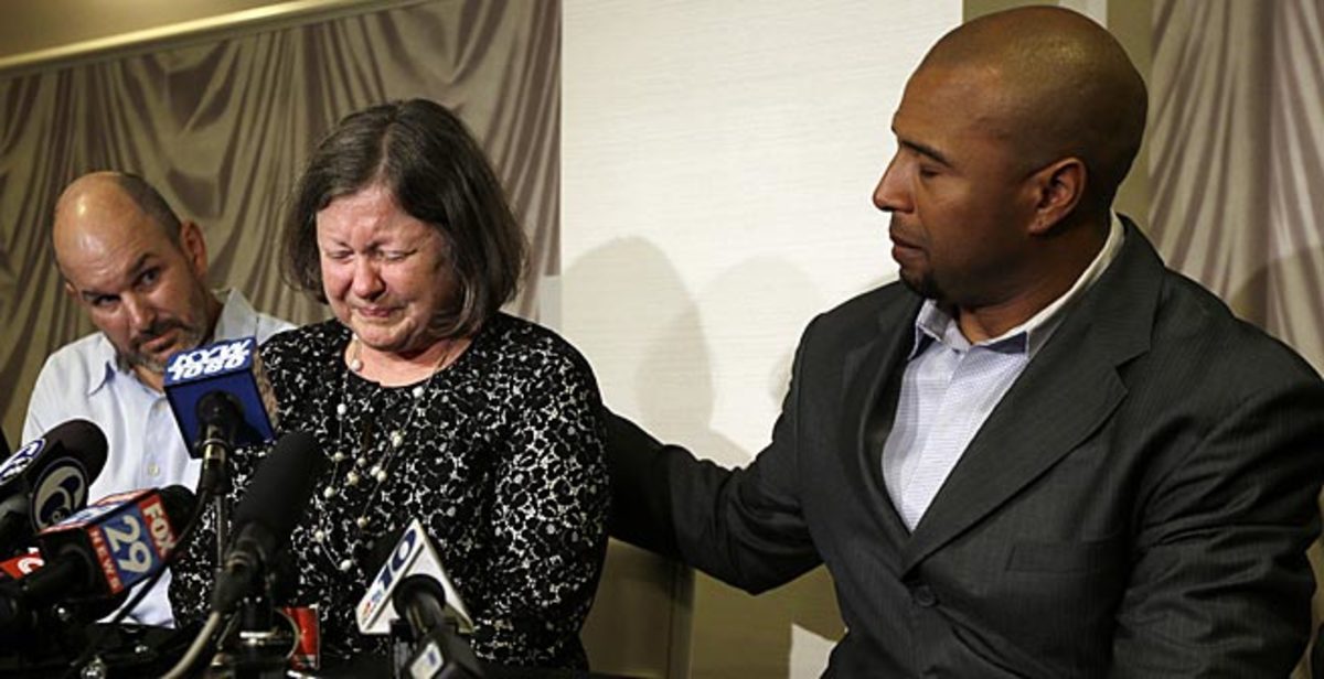Former NFL players Dorsey Levens (right) and Kevin Turner were at an April news conference with Mary Ann Easterling, the widow of former NFL player Ray Easterling, when the concussion lawsuit was gaining steam.