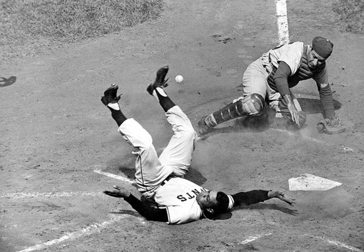 Willie Mays (left), Joe Lonnett