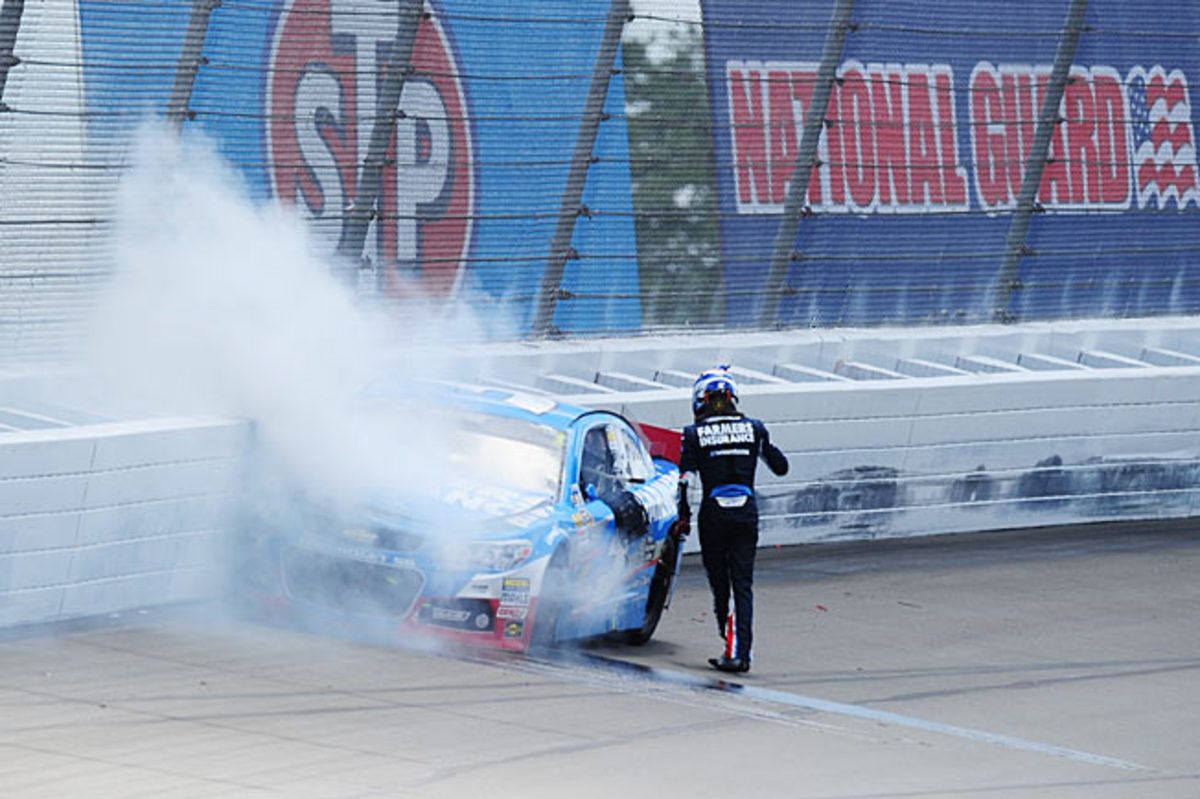 After a fast start this season, Kasey Kahne is watching his Chase and Cup title hopes go up in smoke.