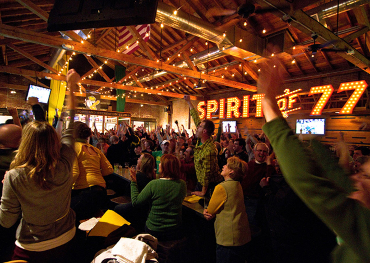 Finding America’s Best Sports Bars Honorably Mentioning Eight Other