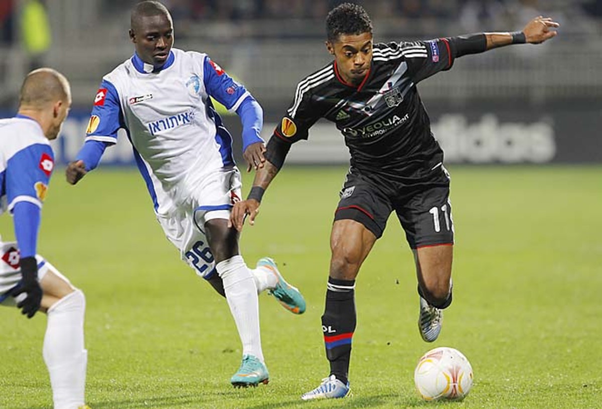 Michel Bastos joins a Schalke club in sixth place in the Bundesliga.