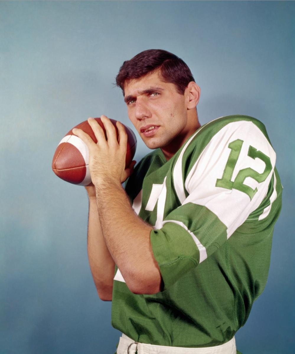 On Friday's SI Now, NFL Hall of Famer Joe Namath reflects on some clas...