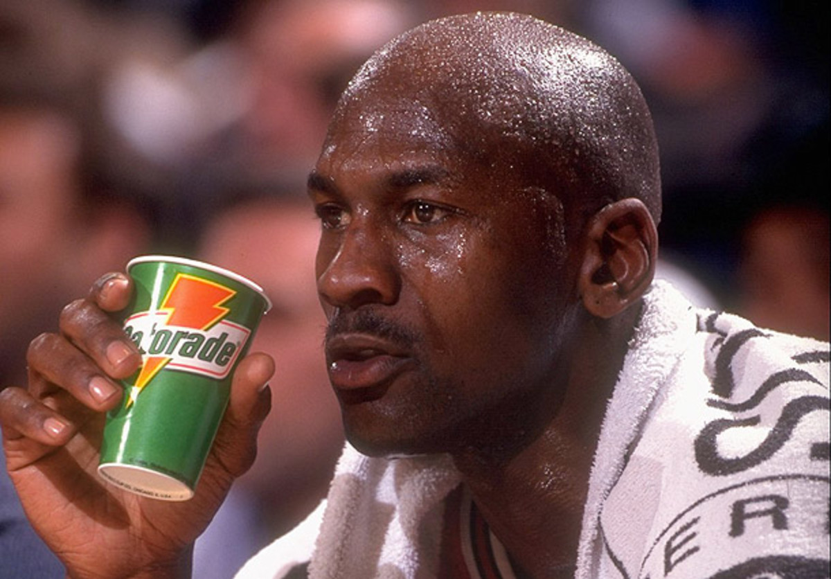 Michael Jordan drinks Gatorade