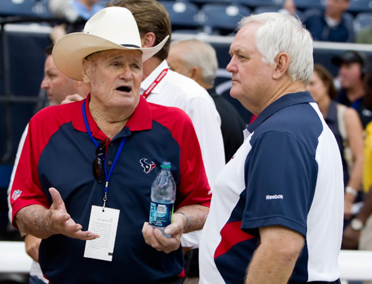 Bum Phillips, seen here in 2011, always had tome to give son Wade a few words about running a defense. (MCT via Getty Images)