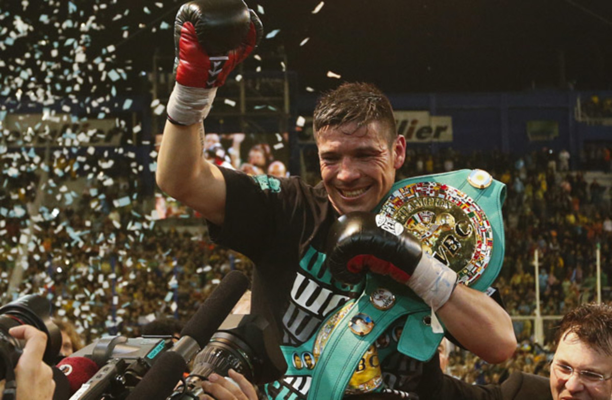Sergio Martinez took home a unanimous 12-round decision over Martin Murray in Buenos Aires.