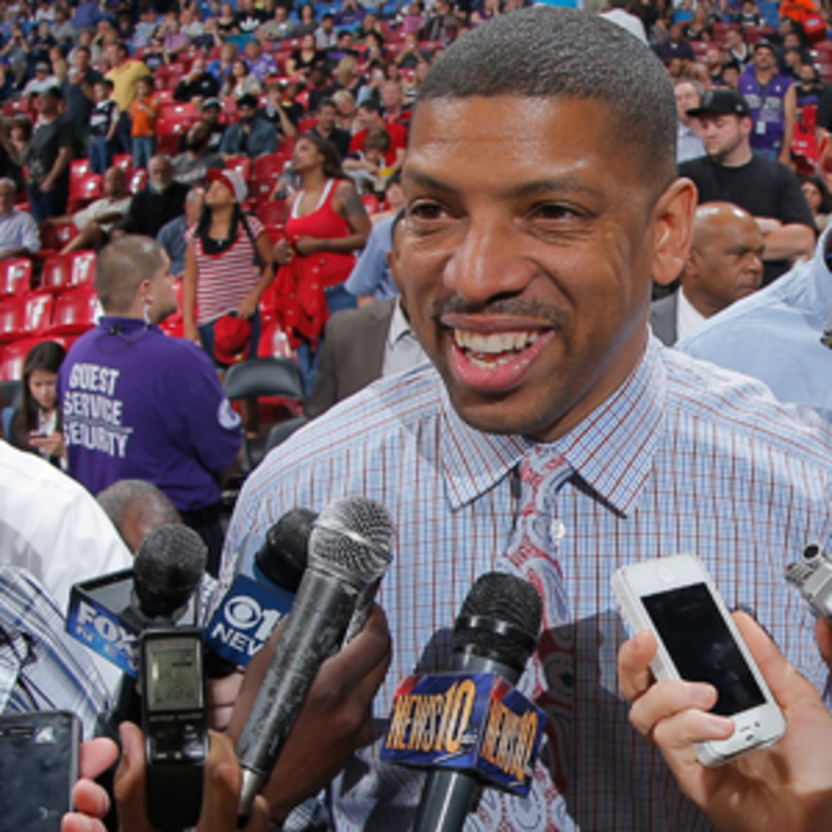 Sacramento Mayor Kevin Johnson said a local group is confident of an upcoming bid to keep the Kings. (Rocky Widner/NBAE via Getty Images)