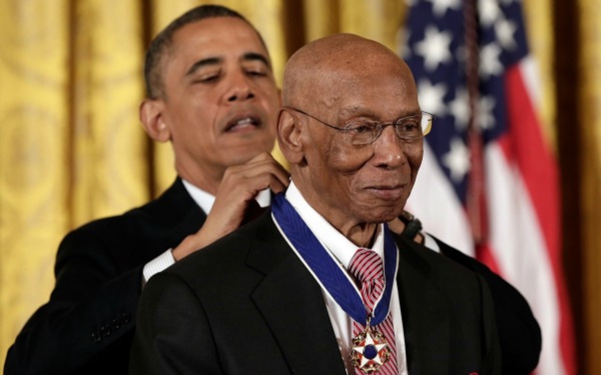 President Barack Obama awarded Cubs icon Ernie Banks the Medal of Freedom. (Win McNamee/Getty Images)