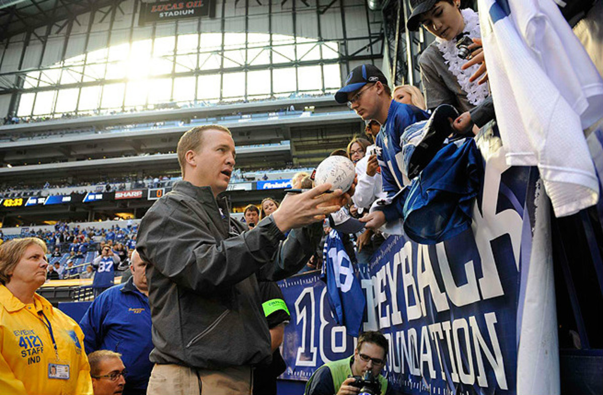 131214192509-peyton-manning-sidelines-story-body.jpg