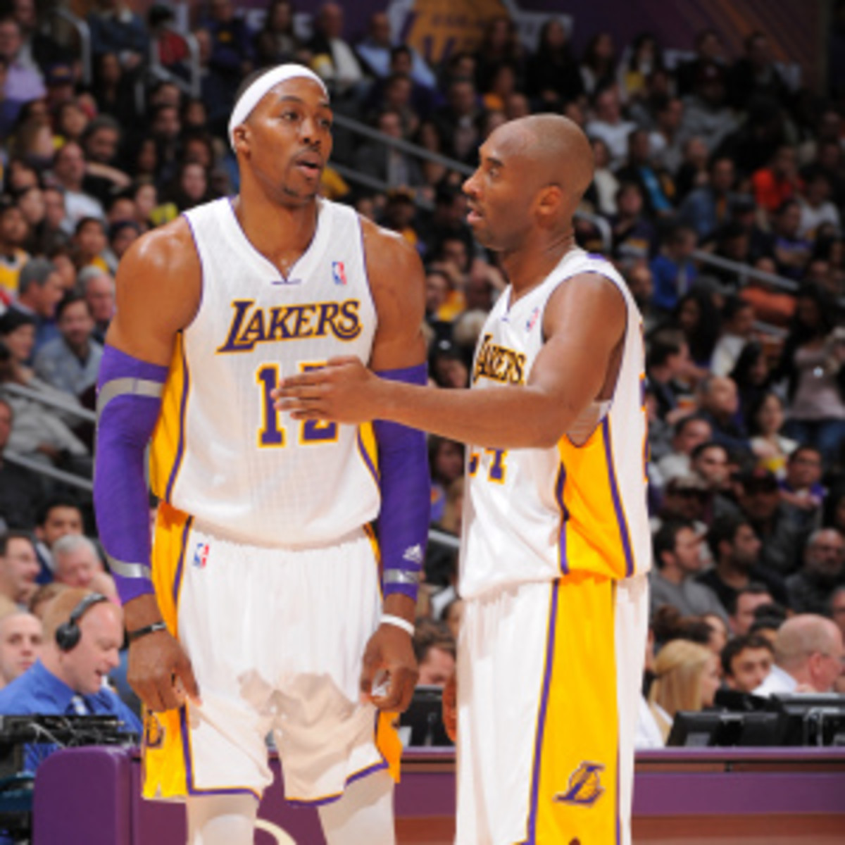 Kobe Bryant said the Lakers don't have time for Dwight Howard to heal. (Andrew D. Bernstein/Getty Images)