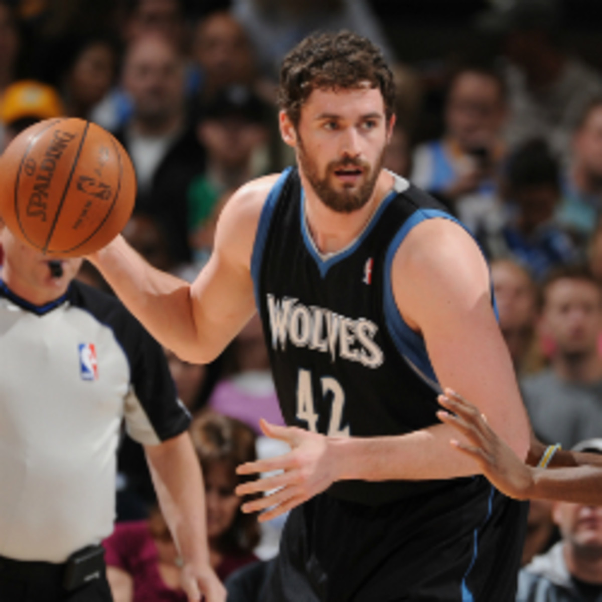 Timberwolves forward Kevin Love had successful knee surgery, with a recovery time of 4-6 weeks. (Garrett Ellwood/Getty Images)