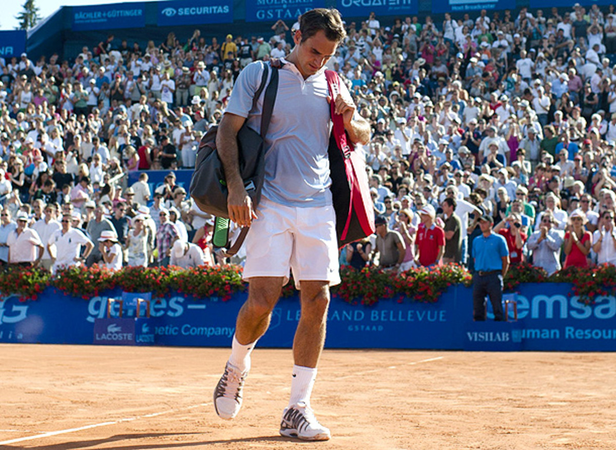 Roger Federer walks off the court after losing in front of his home crowd in Gstaad. (Valeriano Di Domenico/ZUMAPress.com)