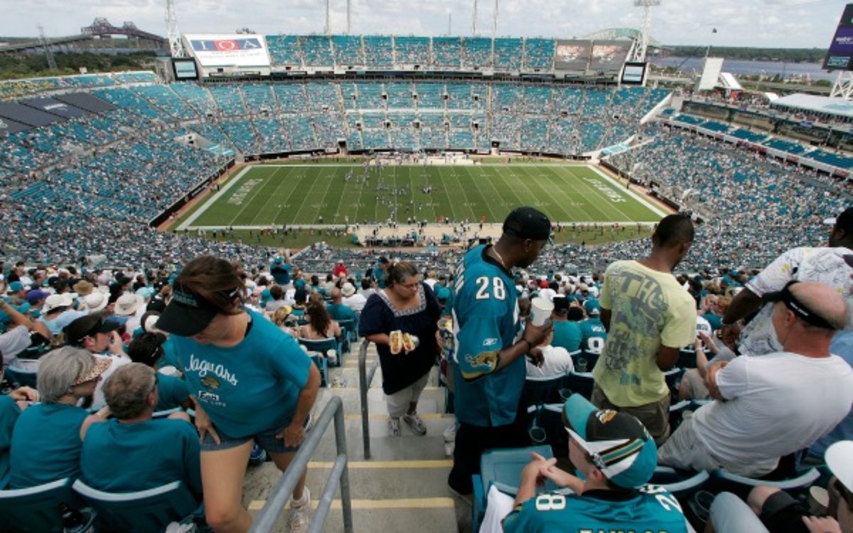 The NFL and FCC are at odds over a four-decade sports blackout rule. (AP Photo/Steve Cannon)