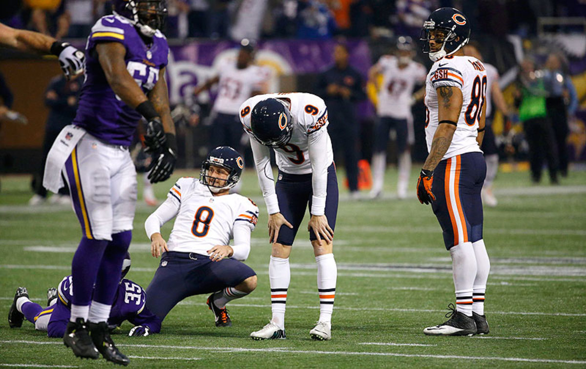 Robbie Gould's 47-yard missed field goal in overtime, which came on second down, could keep the Bears out of the playoffs. (Jose M. Osorio/Getty Images)