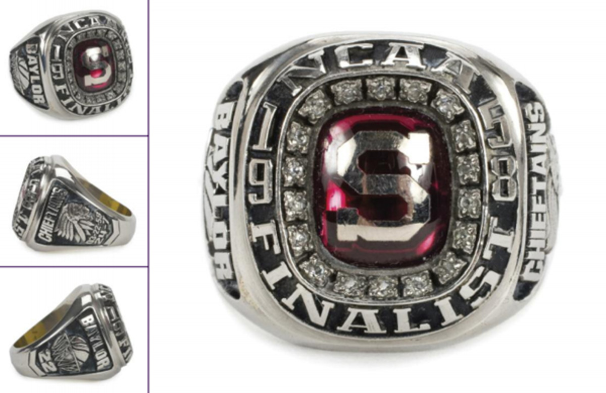 Elgin Baylor's 1958 NCAA Finalist ring. (JuliensAuctions.com)