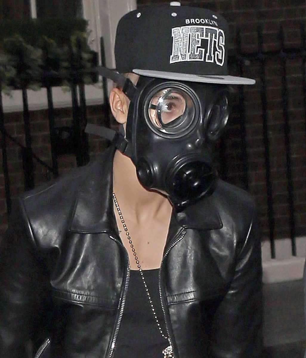 130604132130-justin-bieber-brooklyn-nets-hat2-single-image-cut.jpg