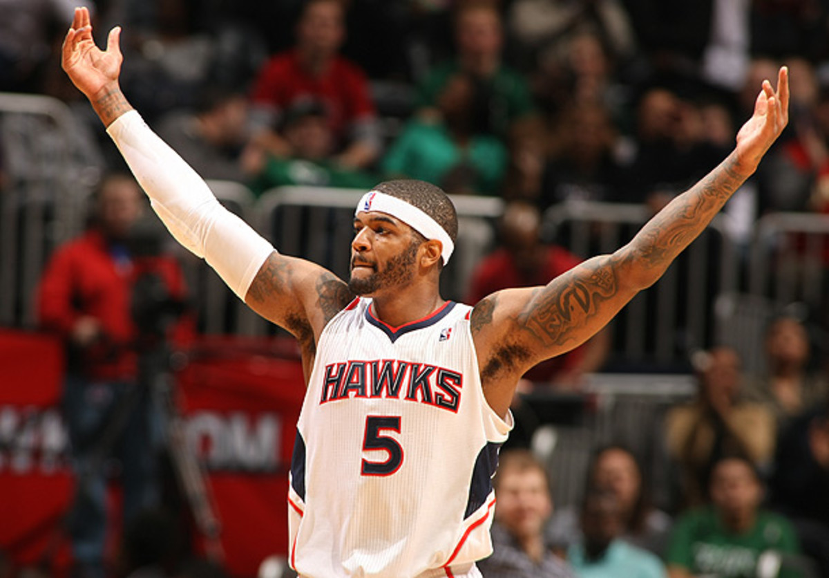 Josh Smith welcomes the cheers in Atlanta