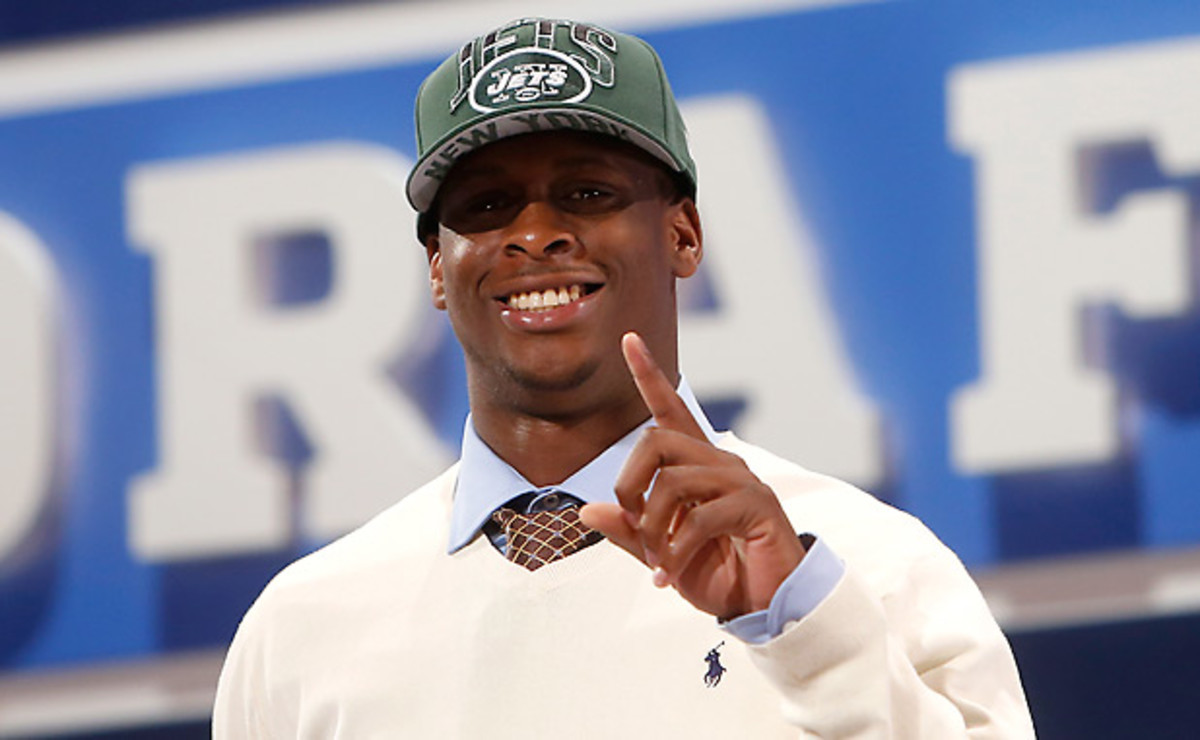 Geno Smith joins a Jets depth chart that has five other QBs. (Jason DeCrow/AP)