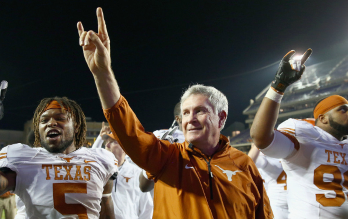 Mack Brown will resign after Texas plays Oregon in the Alamo bowl. (Tom Pennington/Getty Images)