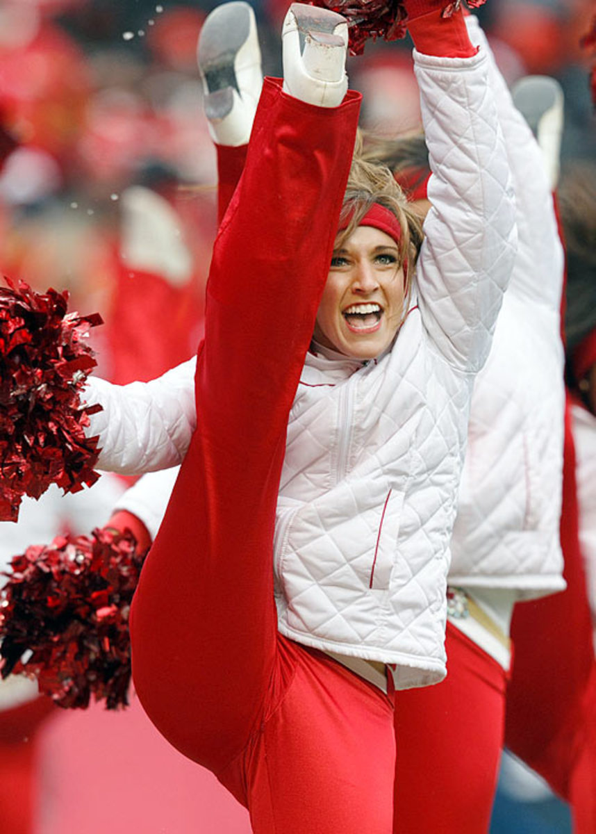 131223165539-kansas-city-chiefs-cheerleaders-aah131222051-colts-v-chiefs-single-image-cut.jpg
