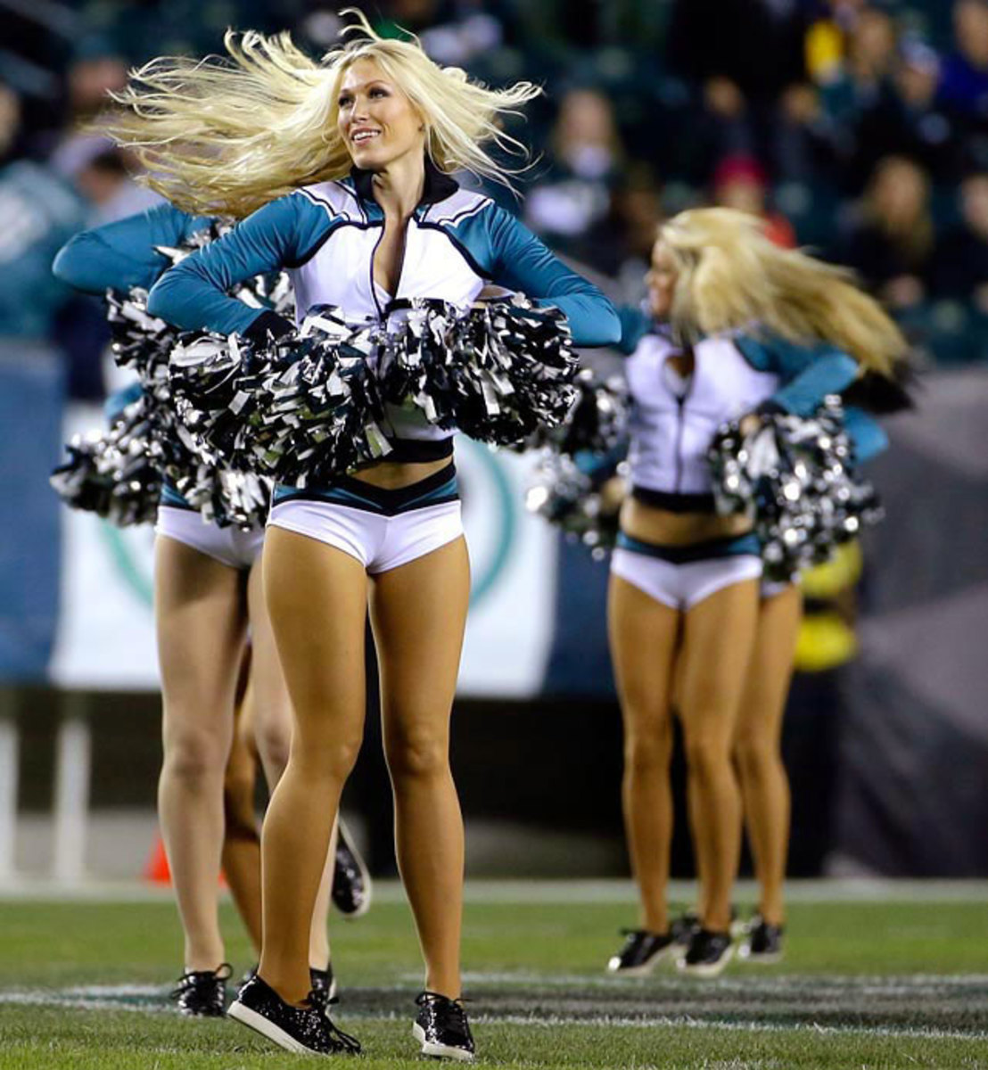 131223165615-philadelphia-eagles-cheerleaders-ap171343186866-15-single-image-cut.jpg