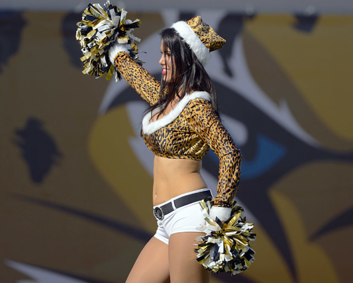 131223165456-jacksonville-jaguars-the-roar-cheerleaders-356201312223369-titans-at-jaguars-single-image-cut.jpg