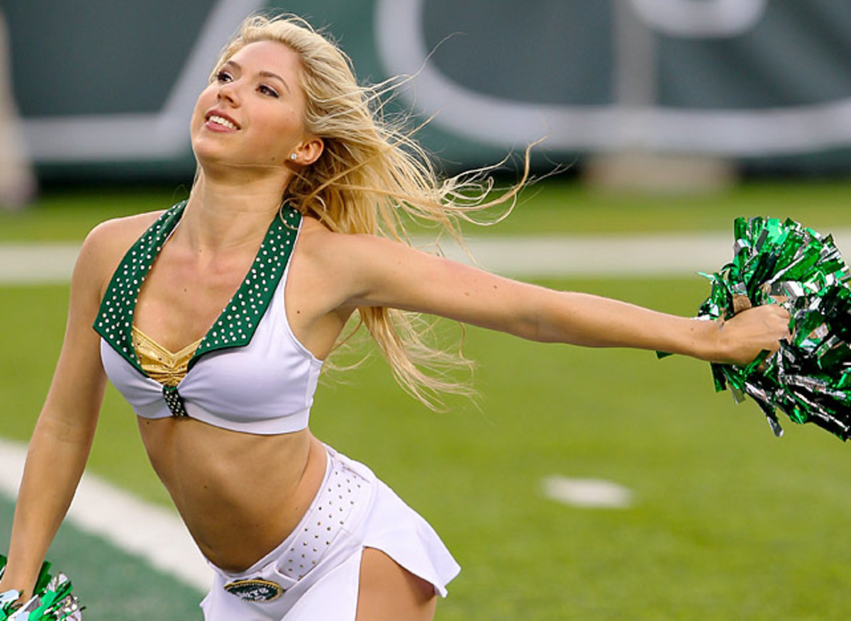 131223165548-new-york-jets-flight-crew-cheerleaders-25447313-single-image-cut.jpg