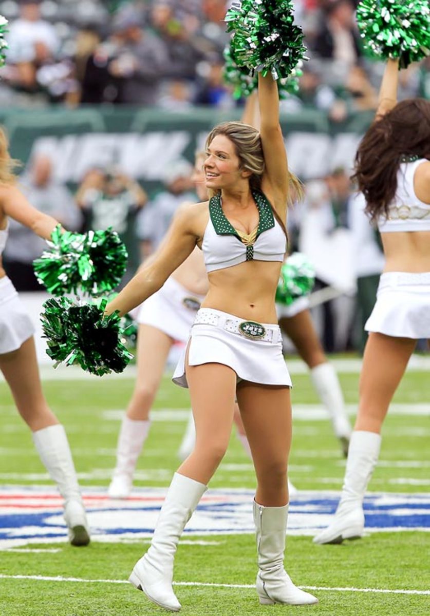 131223165601-new-york-jets-flight-crew-cheerleaders-cgv1222130702-jets--browns-single-image-cut.jpg