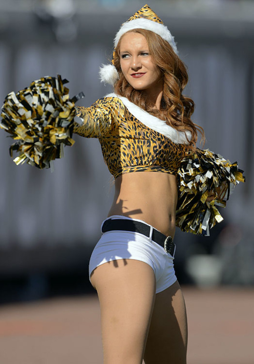 131223165459-jacksonville-jaguars-the-roar-cheerleaders-356201312223372-titans-at-jaguars-single-image-cut.jpg