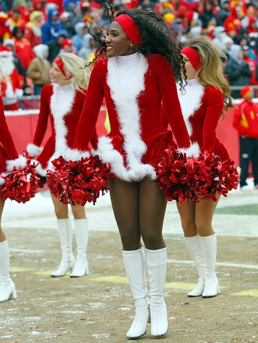 131223165542-kansas-city-chiefs-cheerleaders-aah131222097-colts-v-chiefs-single-image-cut.jpg