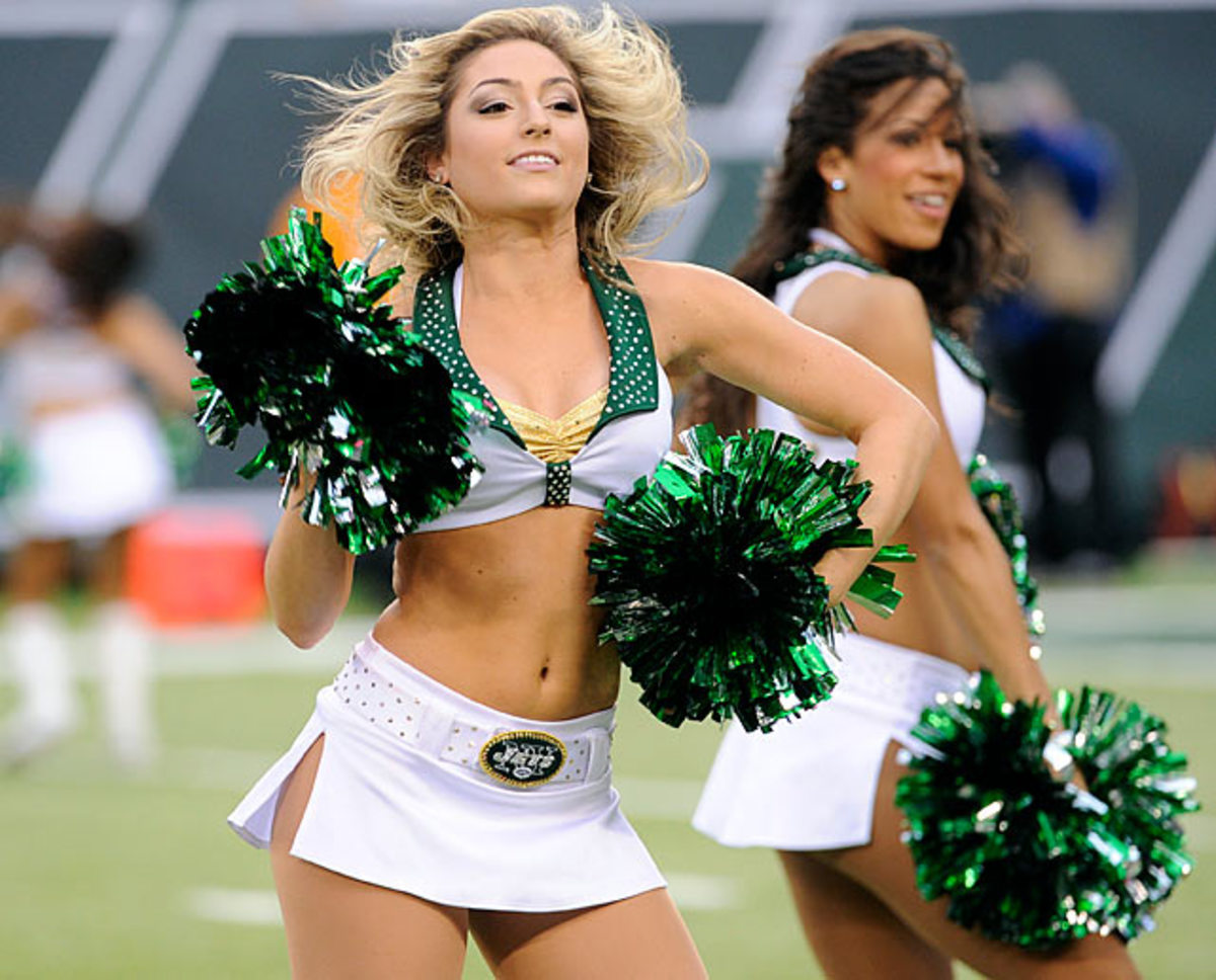 131223165550-new-york-jets-flight-crew-cheerleaders-ap103611329741-10-single-image-cut.jpg