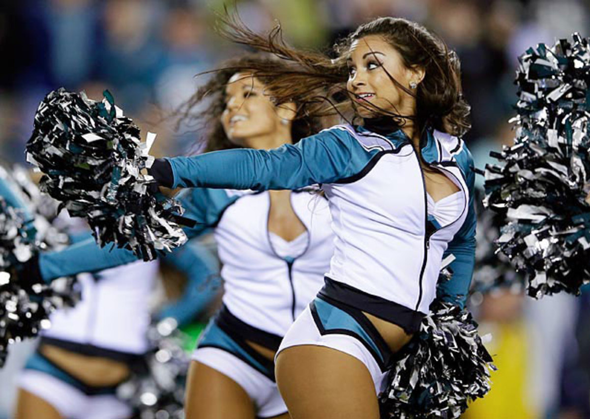 131223165618-philadelphia-eagles-cheerleaders-ap514223071557-9-single-image-cut.jpg