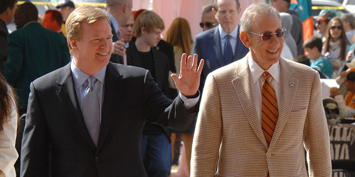 NFL commissioner Roger Goodell and Miami Dolphins owner Stephen Ross appear to be working in lockstep as the league investigates what went on in the Dolphins' locker room. (Larry Marano/Getty Images)