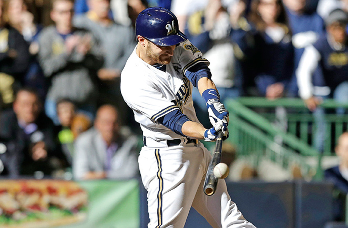 Jonathan Lucroy hit a walkoff sacrifice fly in extra innings to secure the Brewers' win over the Rockies.