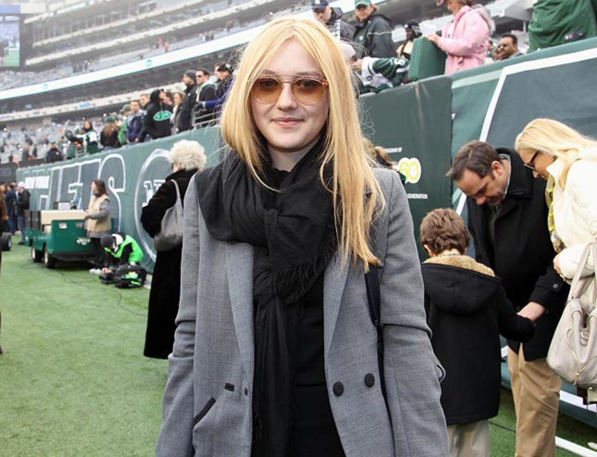 130131180551-dakota-fanning-single-image-cut.jpg
