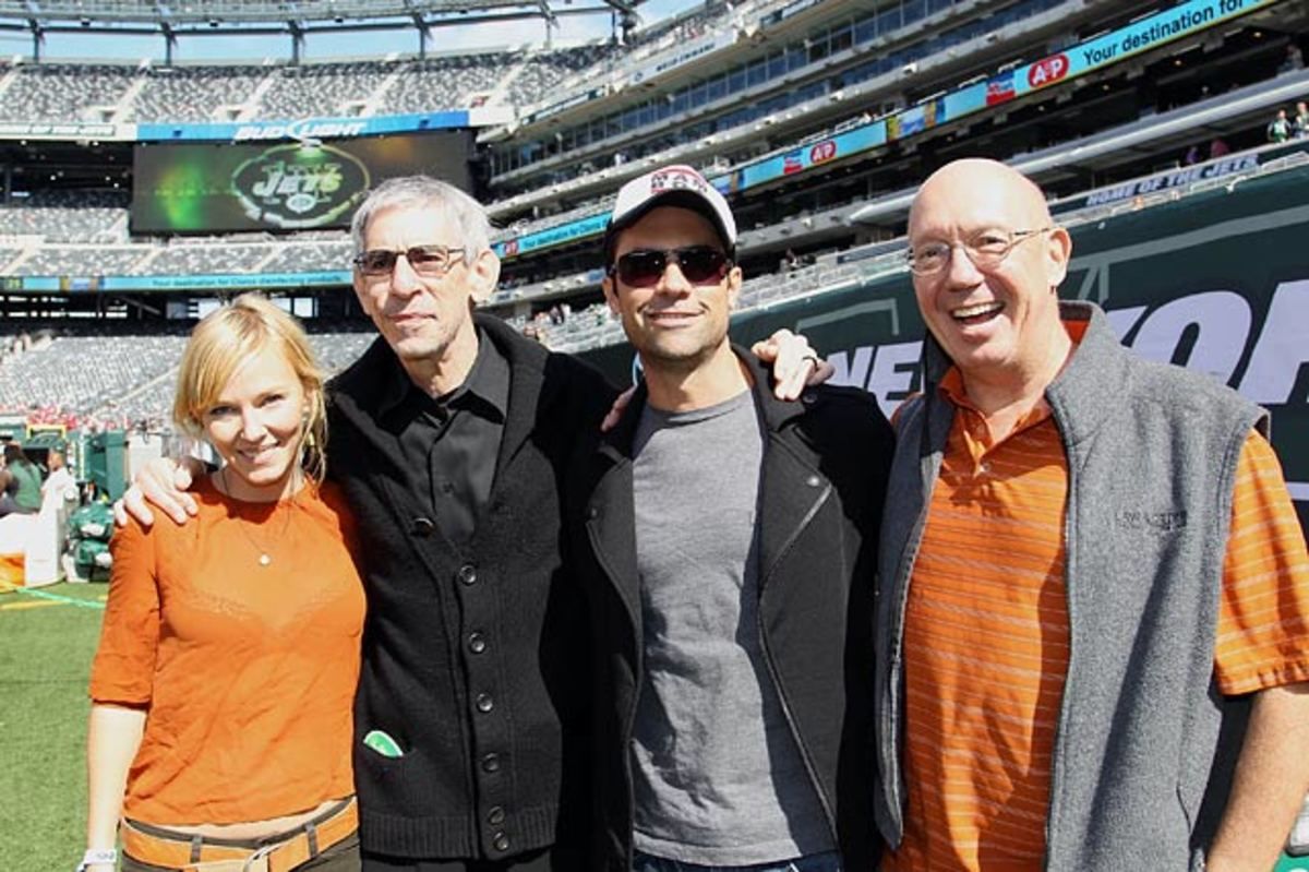 130131180641-kelli-giddish-richard-belzer-danny-pino-dann-florek-single-image-cut.jpg