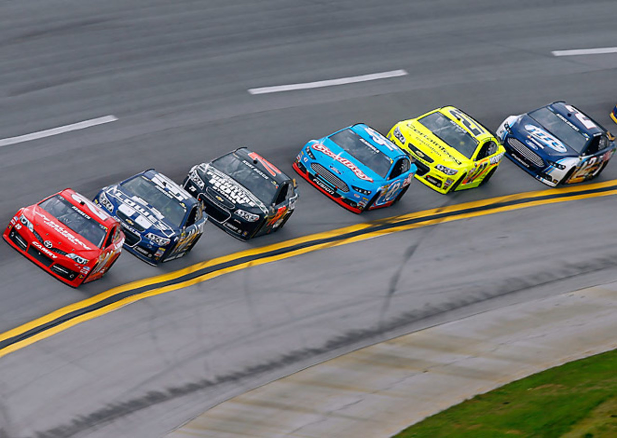 Matt Kenseth (front) led a race-high 86 laps at Talladega before David Ragan made a late push down the stretch.