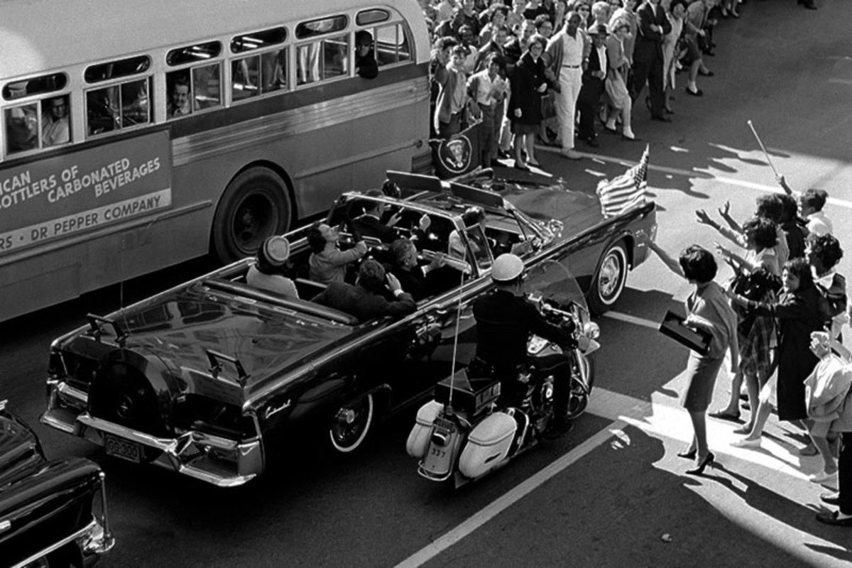 The motorcade in Dallas, Nov. 22, 1963. (AP)