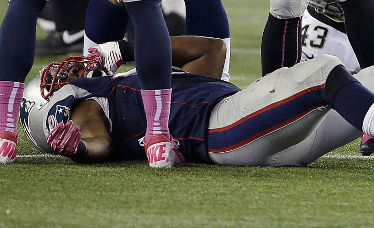 Jerod Mayo's injury is a big loss up the middle of the Patriots' defense, especially following Vince Wilfork's season-ender. (Stephan Savoia/AP)