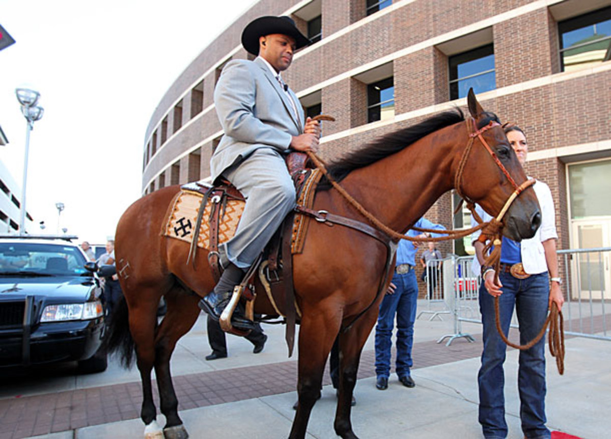 Charles Barkley may not be up to date on the latest Auburn happenings, but he is a prolific horseback rider. (Layne Murdoch/Getty Images)