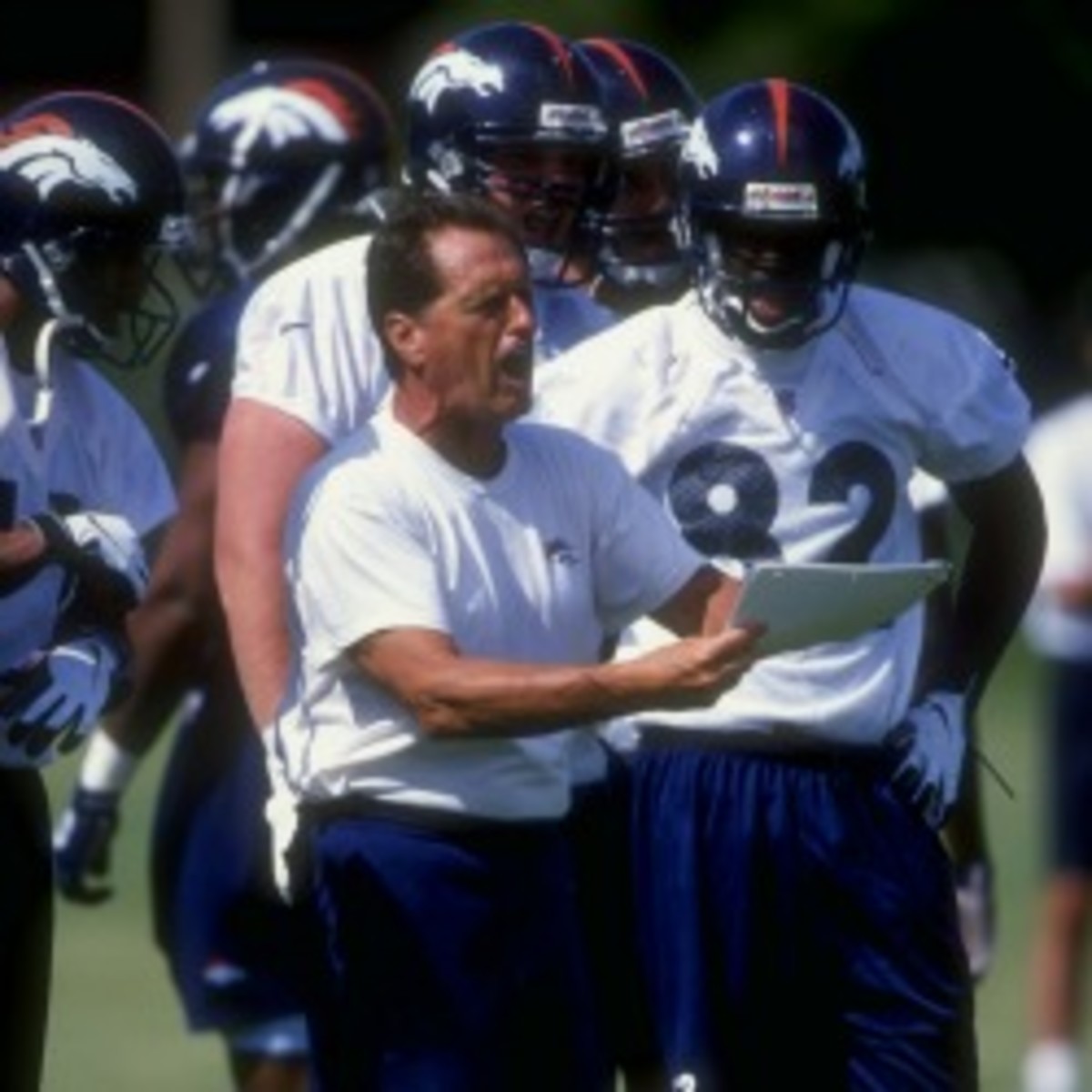 Alex Gibbs will return as a consultant for the Broncos. (Brian Bahr/Getty Staff)