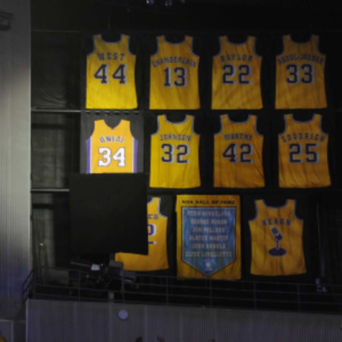 The Lakers put Shaq's name on the wrong side of his retired jersey. (Noah Graham/Getty Images)