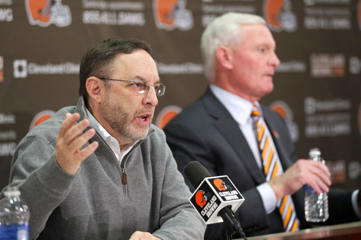Browns GM Joe Banner and owner Jimmy Haslam. (Tony Dejak/AP)