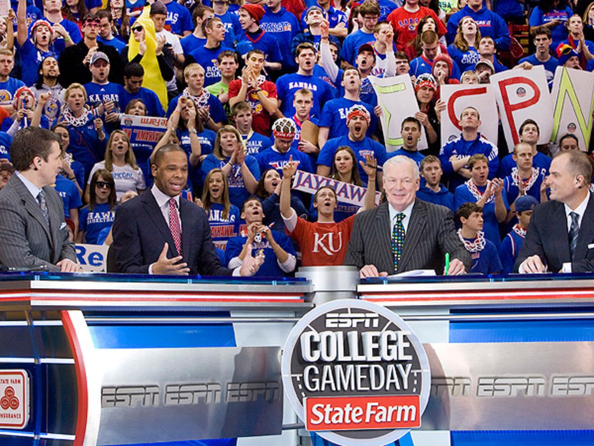 College Gameday venues for basketball are largely predetermined, while football has greater flexibility. (Rich Sugg/Kansas City Star/MCT via Getty Images)