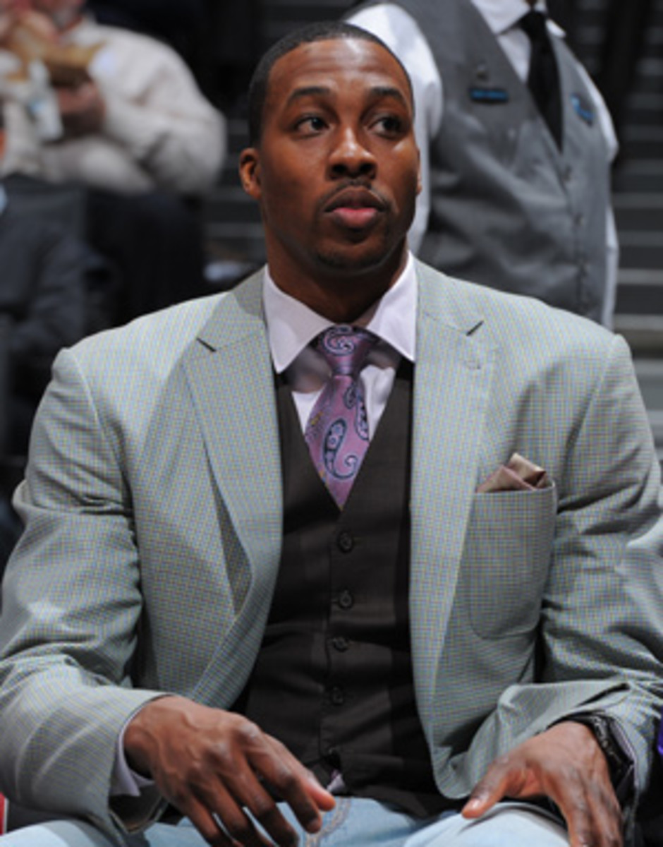 Dwight Howard dodges talk of future with Lakers to avoid free agency